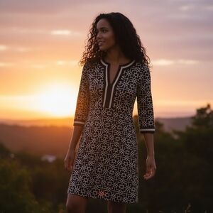 GRETCHEN SCOTT Women's XS Black & Tan Geometric 3/4 Sleeve‎ V-Neck Shift Dress